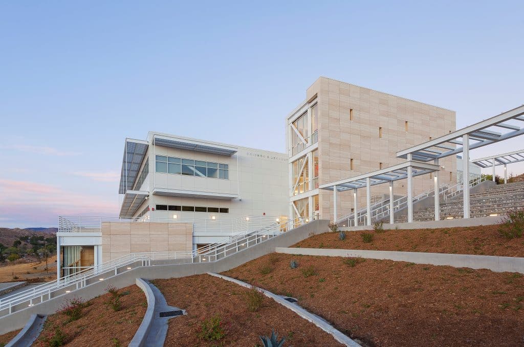 Don Takeda Science Center, College of the Canyons, Santa Clarita, California, USA, Higher Education Building Architecture, Kawneer 1600 Wall System®1 Curtain Wall, EnCORE™ Framing System