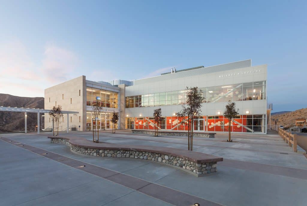 Don Takeda Science Center, College of the Canyons, Santa Clarita, California, USA, Higher Education Building Architecture, Kawneer 1600 Wall System®1 Curtain Wall, EnCORE™ Framing System